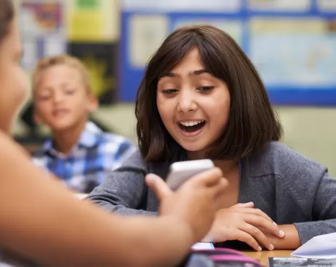 UN warns of risk of having smartphones in school